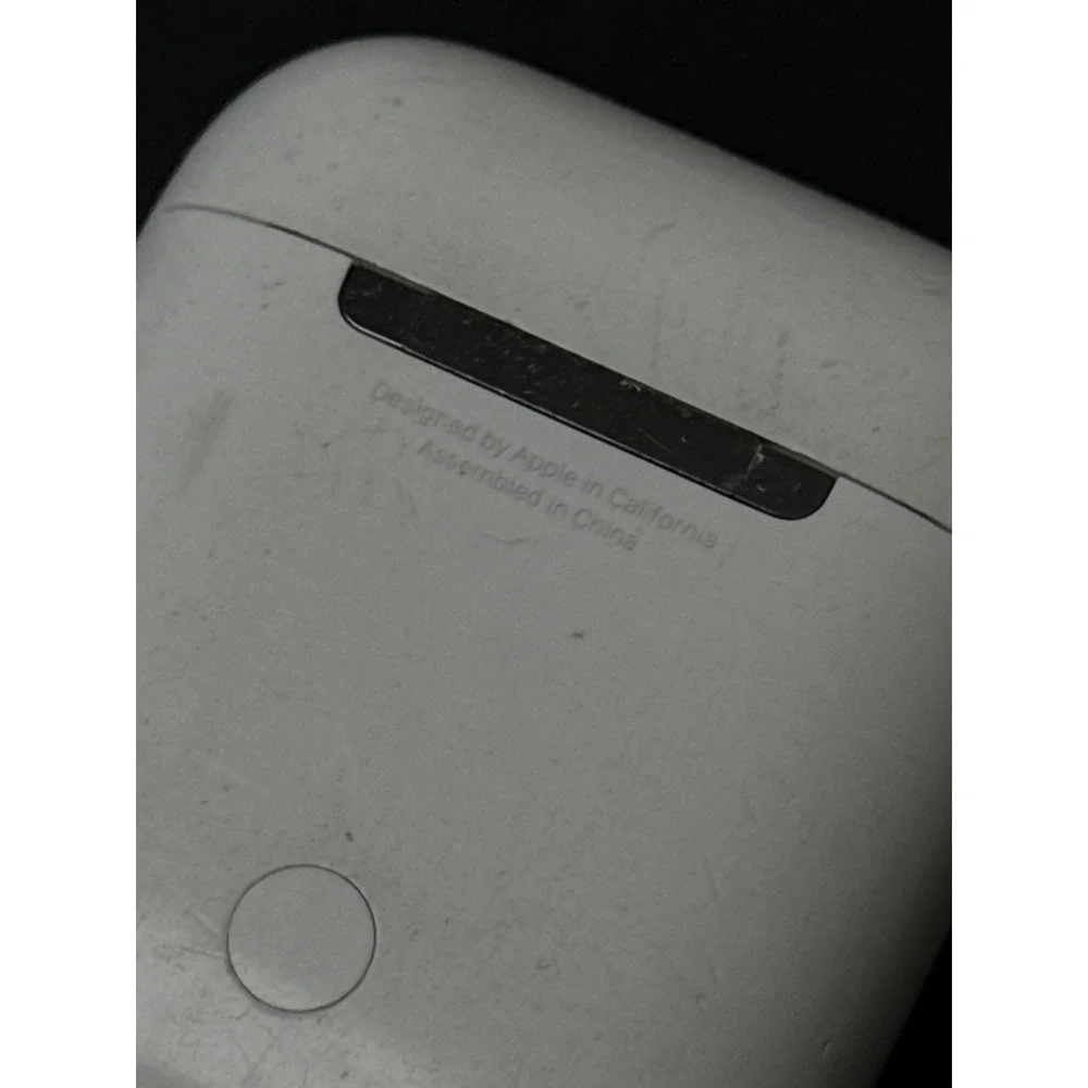 Apple AirPods 1st Gen Wireless Headphones with Charging Case White FOR PARTS